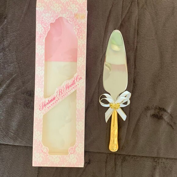 VINTAGE HORTENSE B. HEWITT CO. GOLD HANDLED SERVER, WEDDING ACCESSORY - Picture 1 of 6